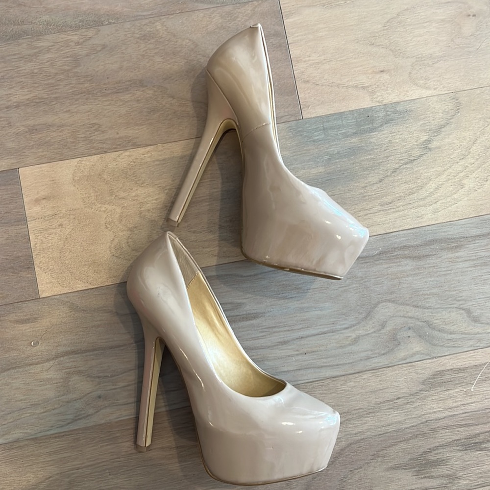 Chinese Laundry Platform Heels Size 6.5